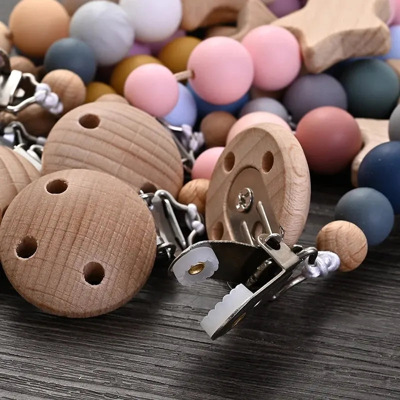 Attache-tétine en Perles de Bois et Silicone – Élégance Naturelle