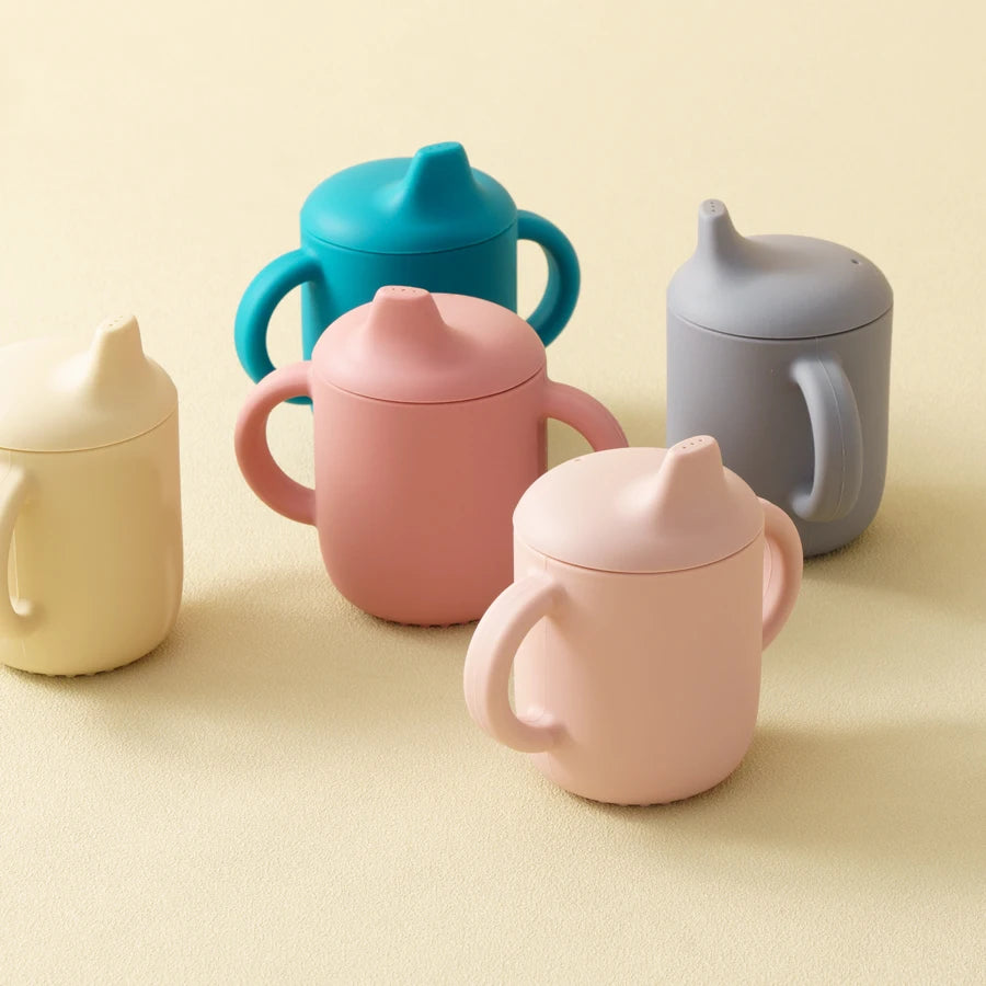 Tasse d’Apprentissage en Silicone – Premières Gorgées en Douceur