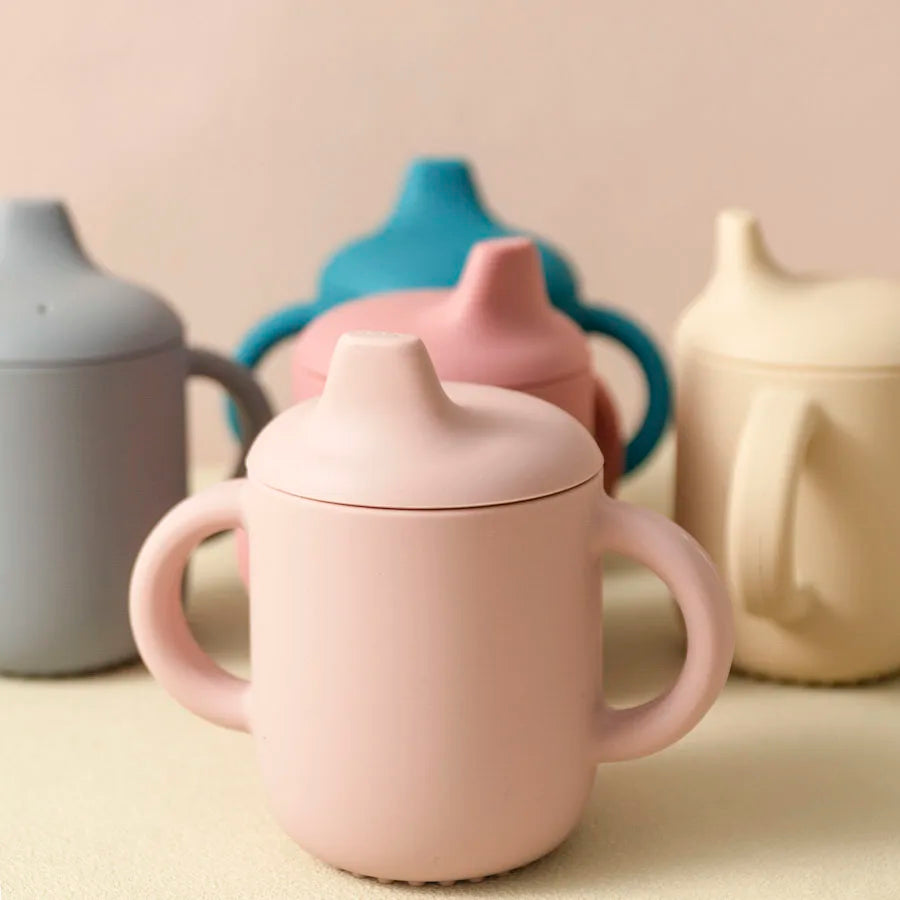 Tasse d’Apprentissage en Silicone – Premières Gorgées en Douceur