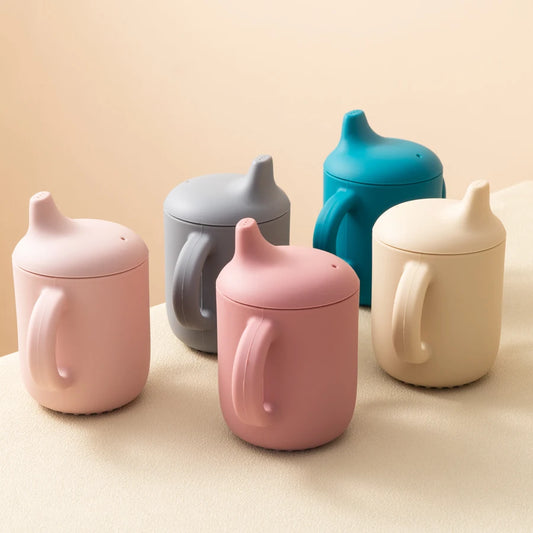 Tasse d’Apprentissage en Silicone – Premières Gorgées en Douceur