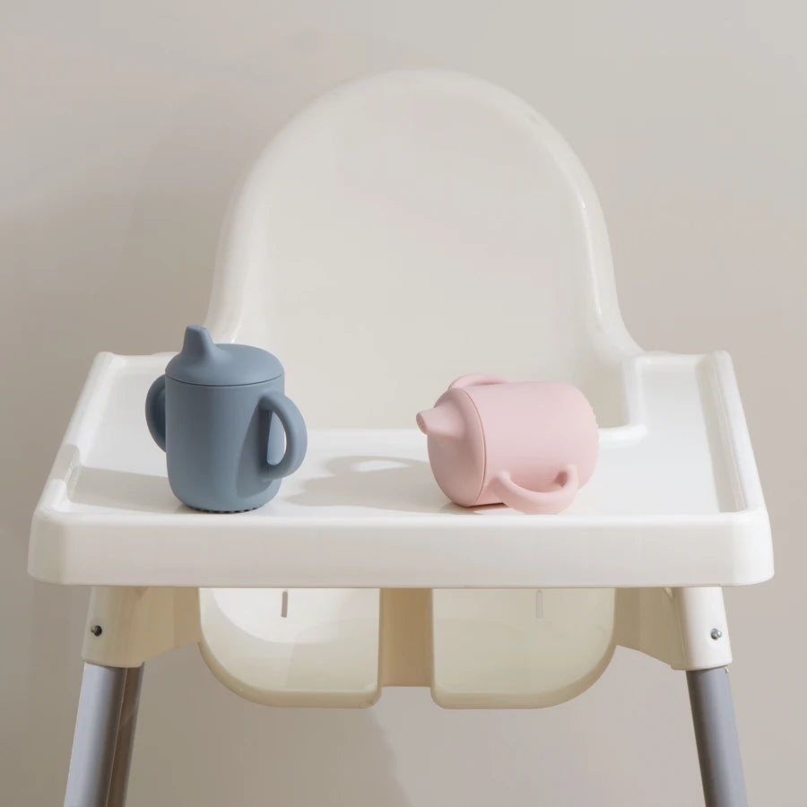 Tasse d’Apprentissage en Silicone – Premières Gorgées en Douceur
