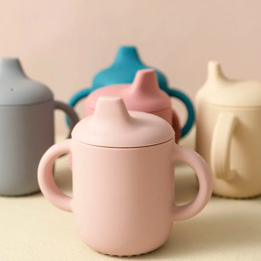 Tasse d’Apprentissage en Silicone – Premières Gorgées en Douceur